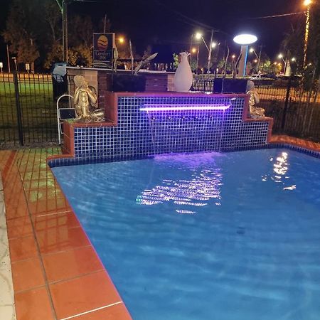 Country Plaza Motel Taree Bagian luar foto