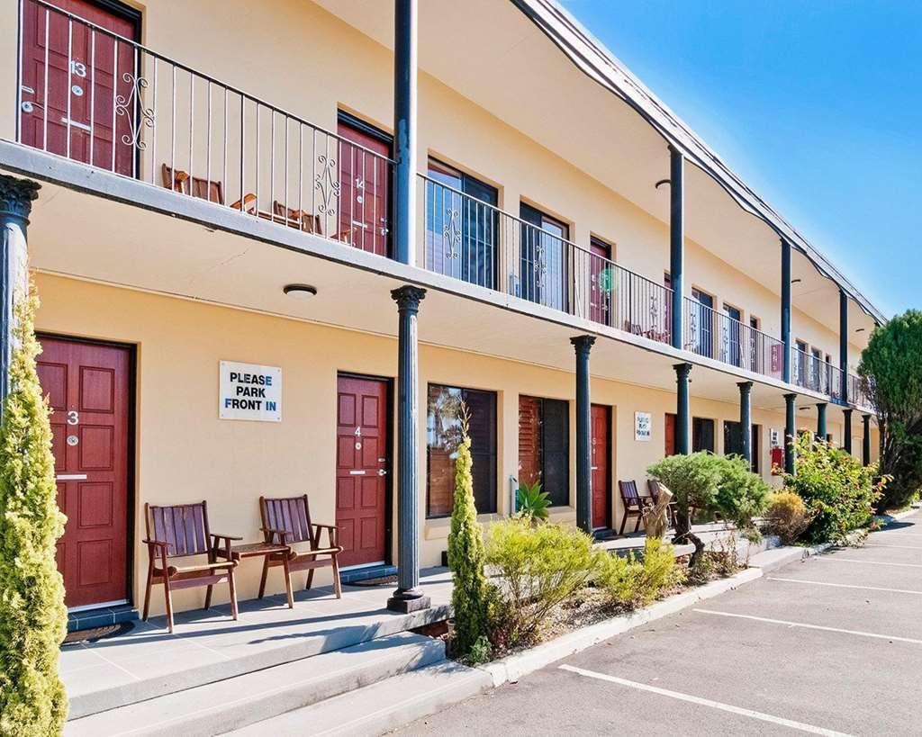Country Plaza Motel Taree Bagian luar foto