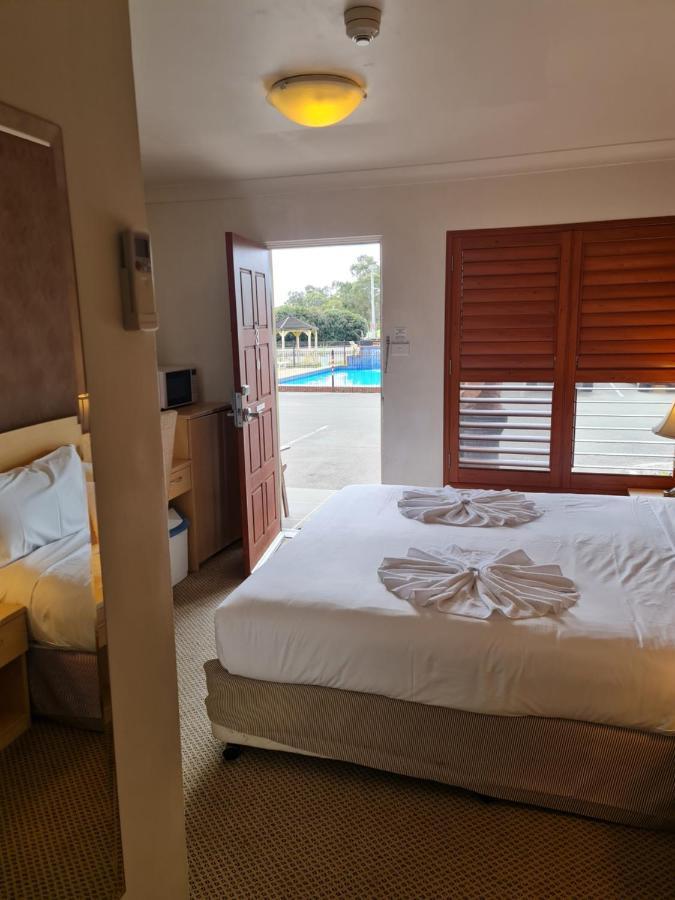 Country Plaza Motel Taree Bagian luar foto