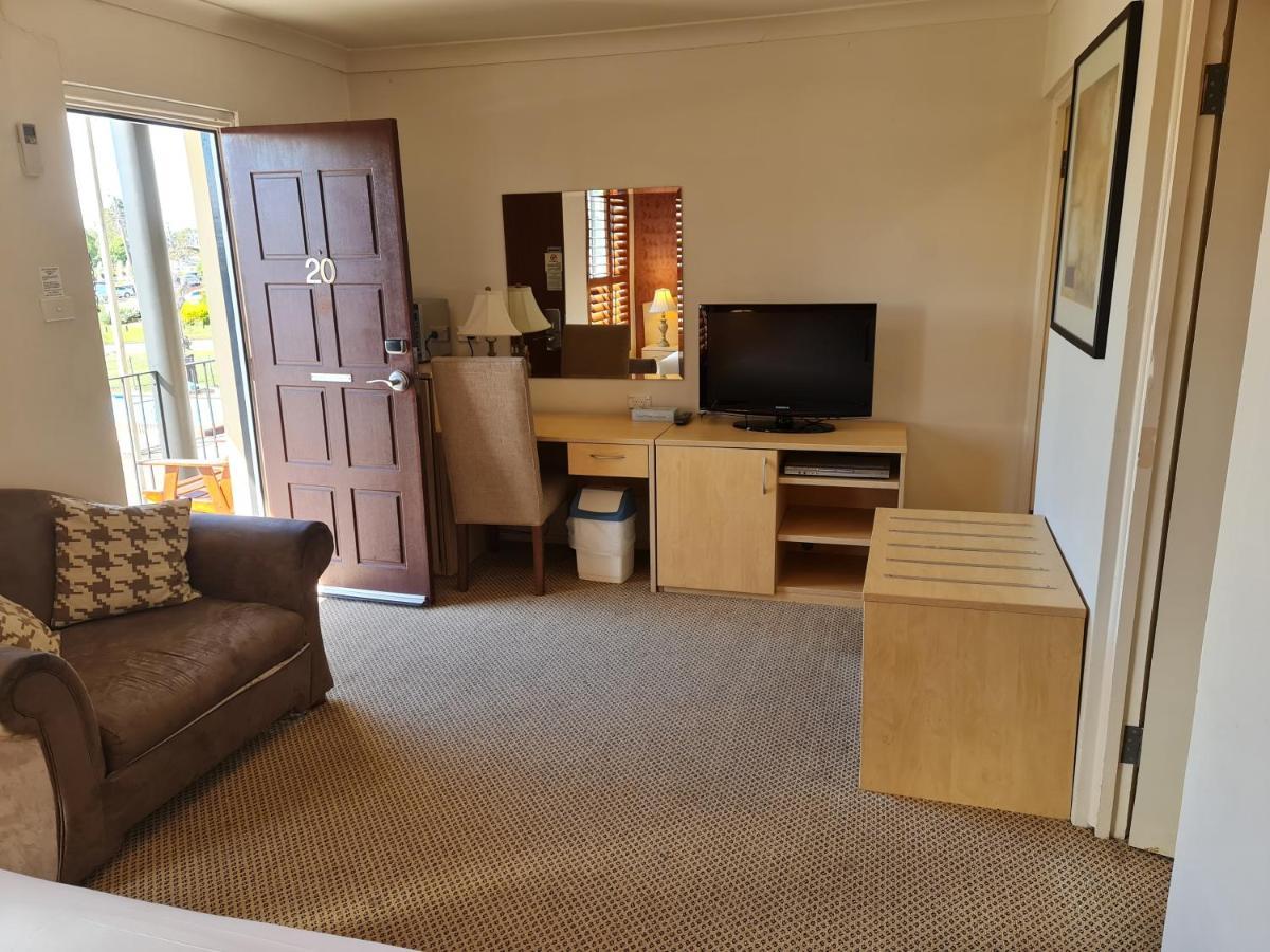Country Plaza Motel Taree Bagian luar foto