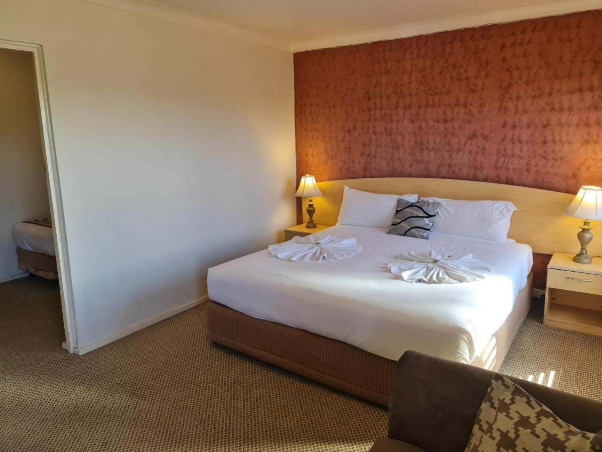 Country Plaza Motel Taree Bagian luar foto