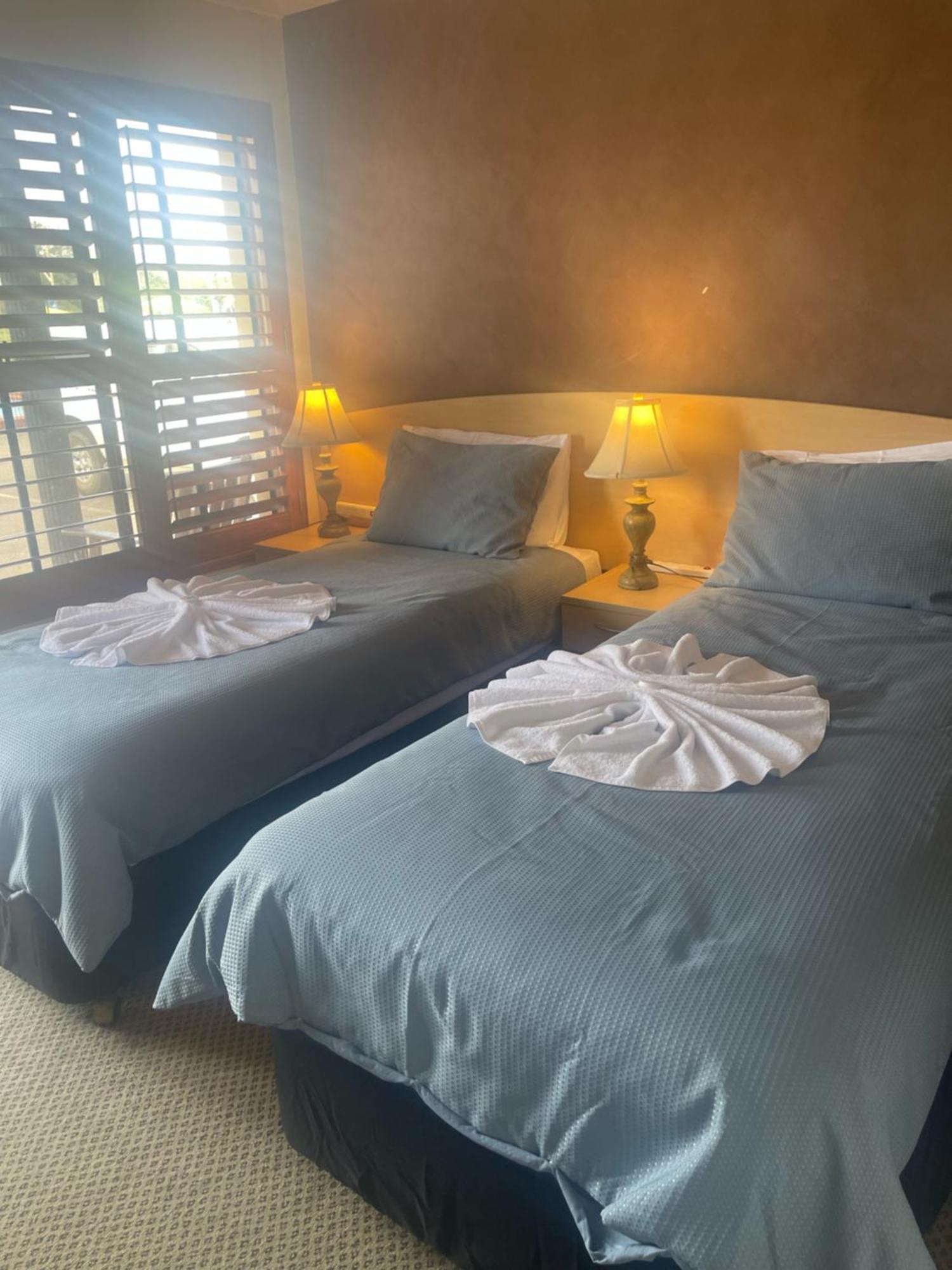 Country Plaza Motel Taree Bagian luar foto
