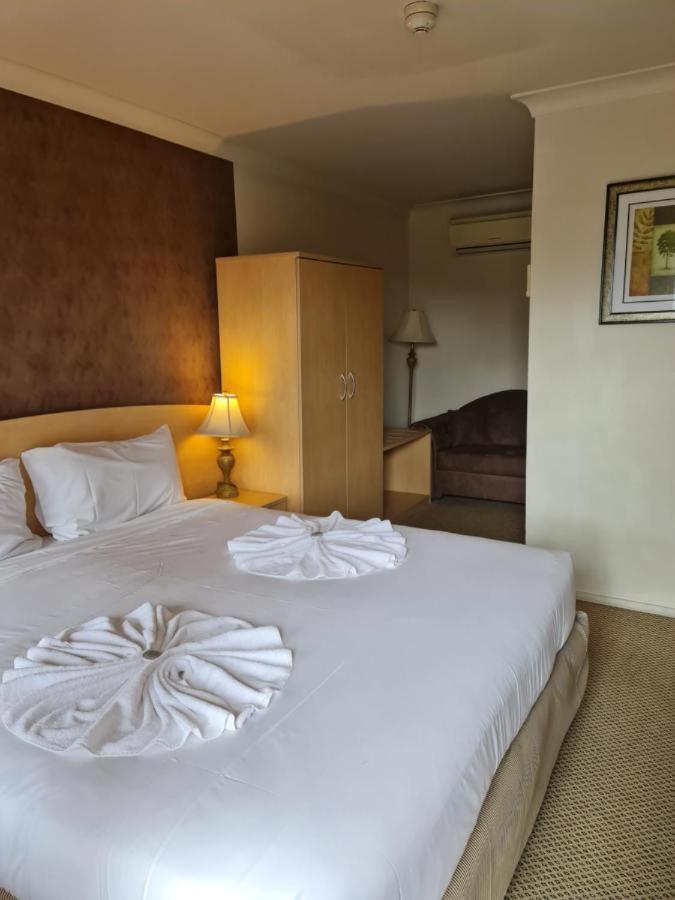 Country Plaza Motel Taree Bagian luar foto