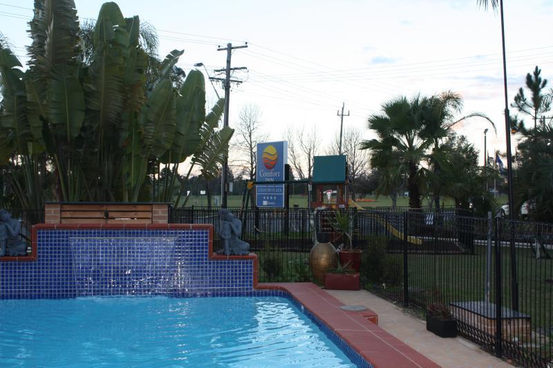 Country Plaza Motel Taree Bagian luar foto