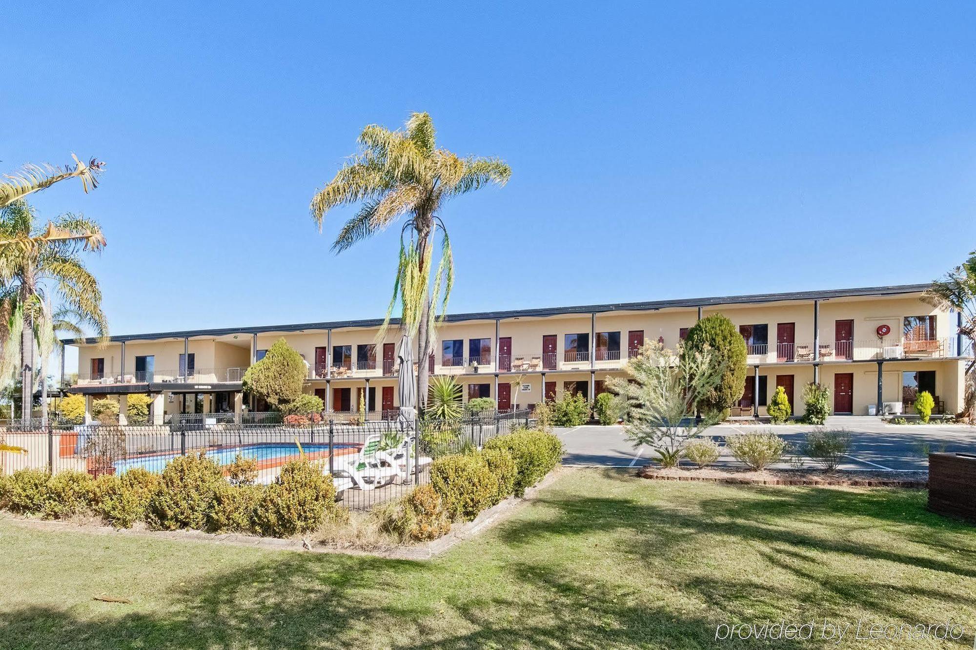 Country Plaza Motel Taree Bagian luar foto