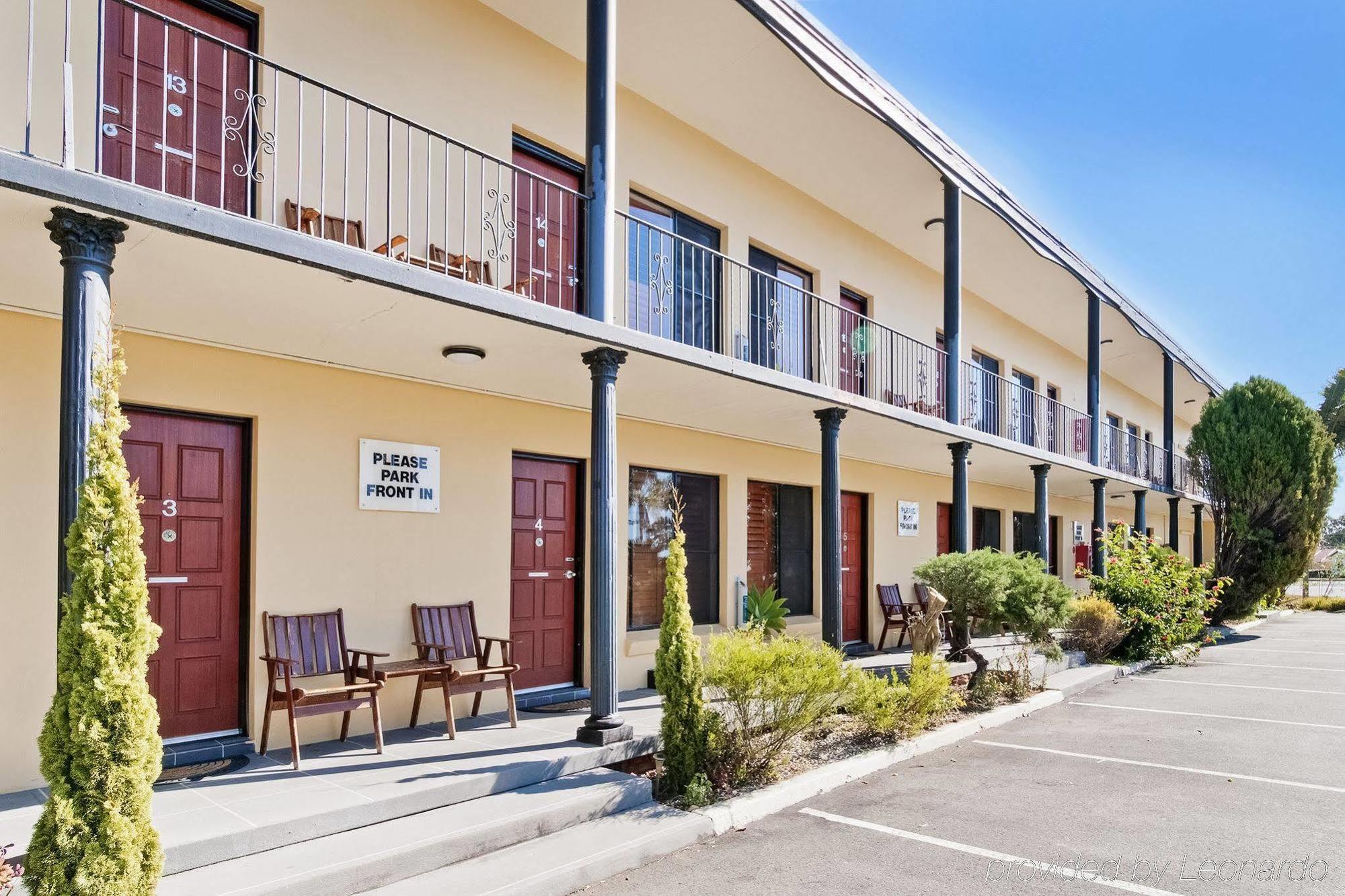Country Plaza Motel Taree Bagian luar foto