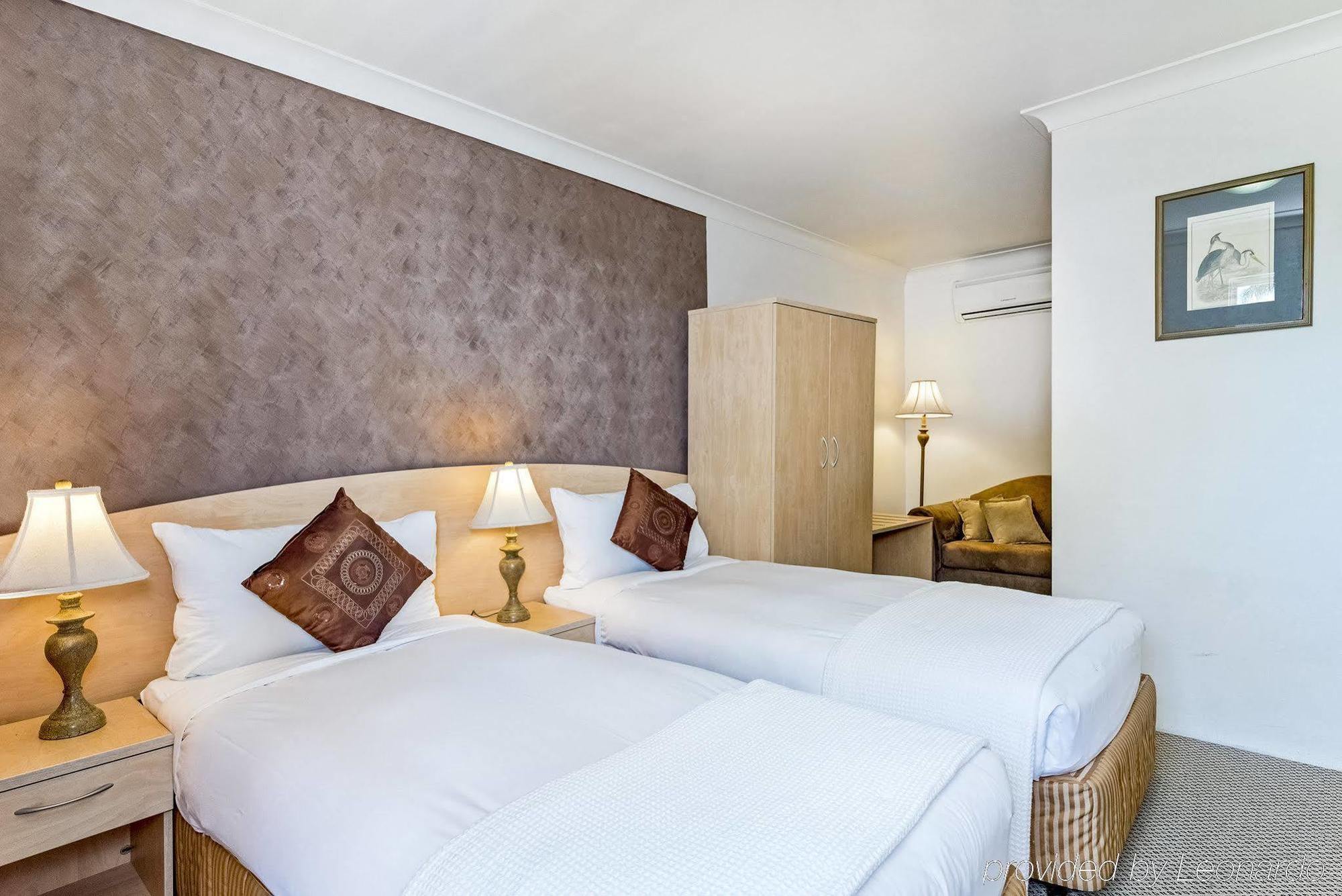 Country Plaza Motel Taree Bagian luar foto