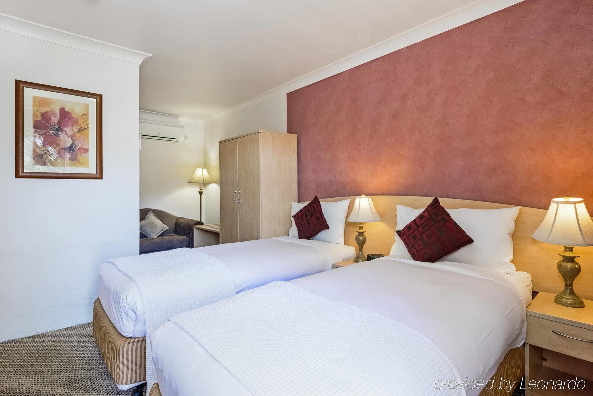 Country Plaza Motel Taree Bagian luar foto