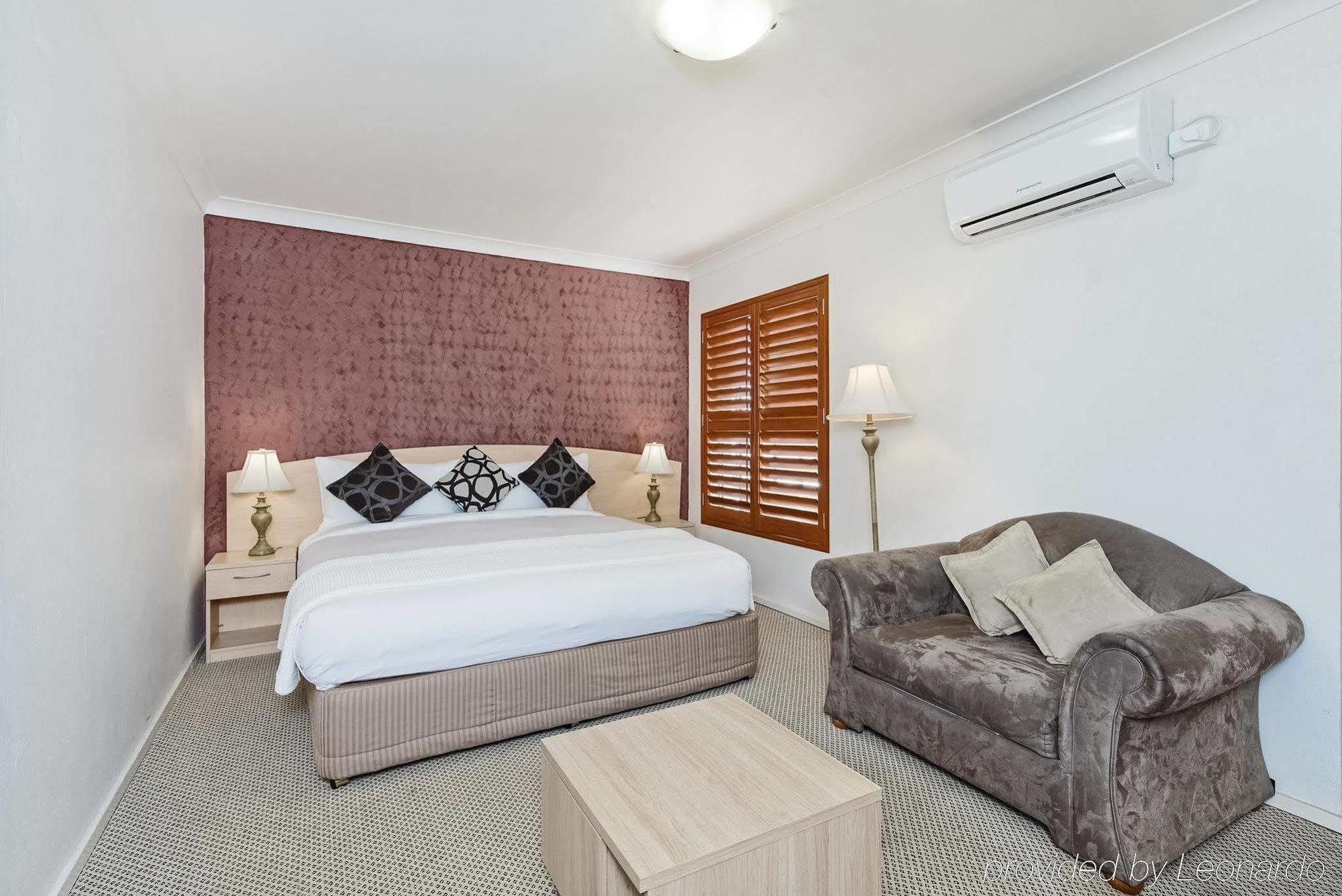Country Plaza Motel Taree Bagian luar foto