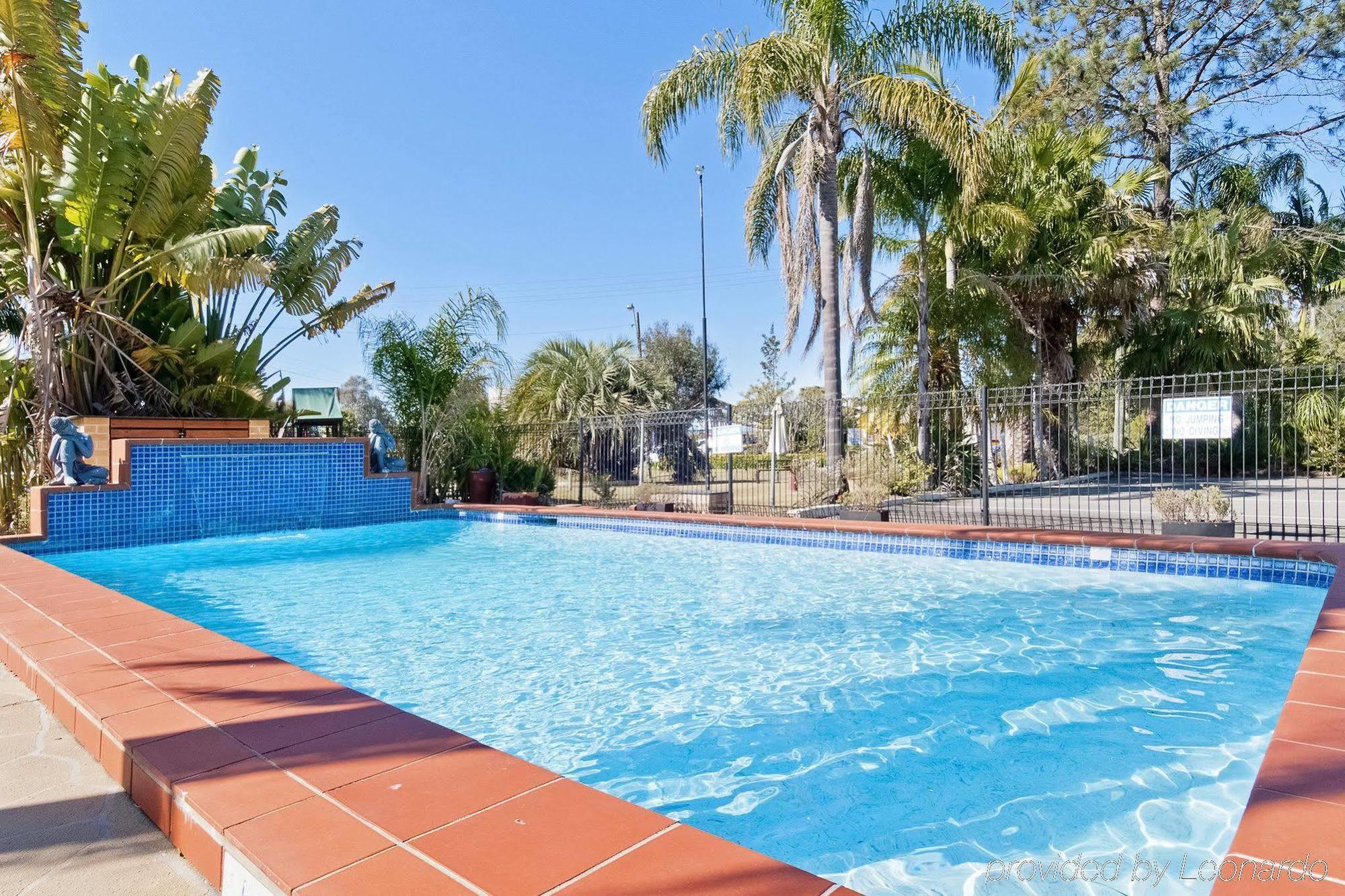 Country Plaza Motel Taree Bagian luar foto