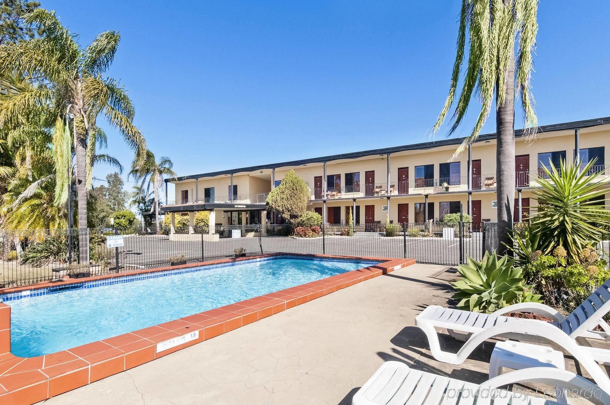 Country Plaza Motel Taree Bagian luar foto