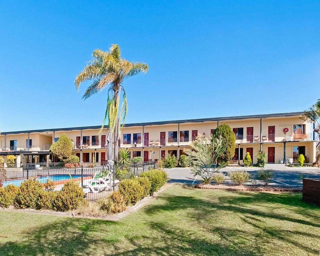 Country Plaza Motel Taree Bagian luar foto